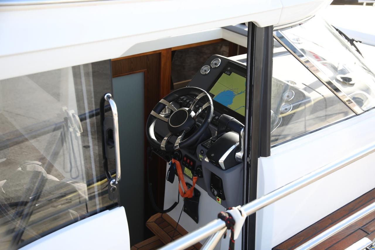 Marex 330