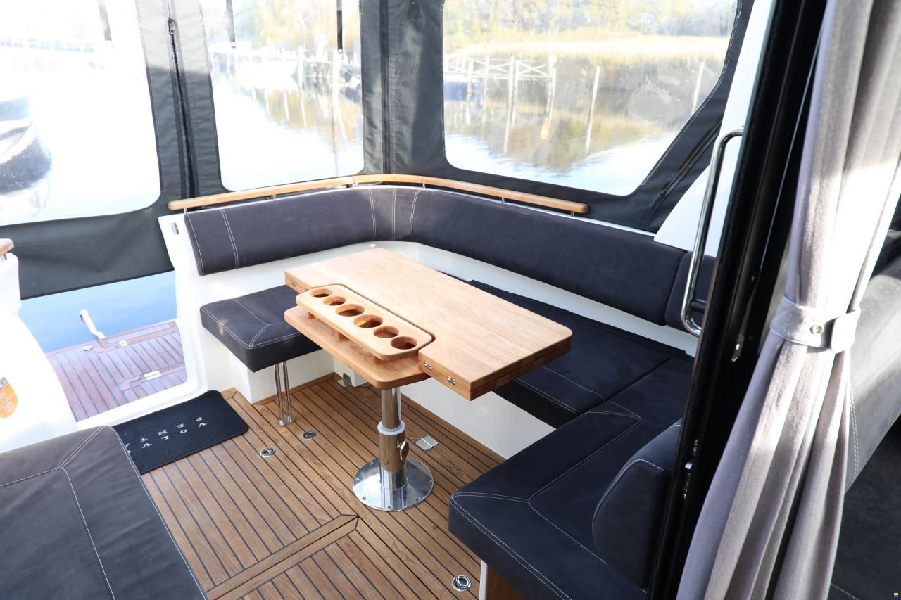 Marex 330