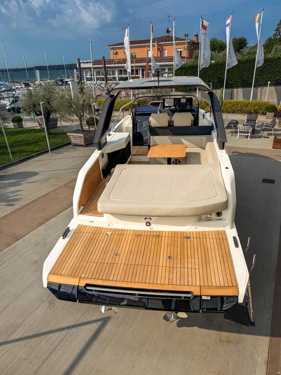 Cranchi A32