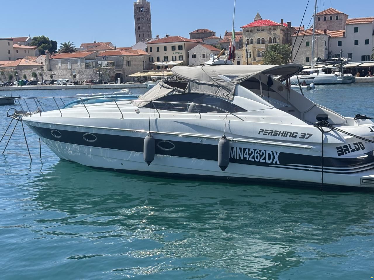 Pershing 37