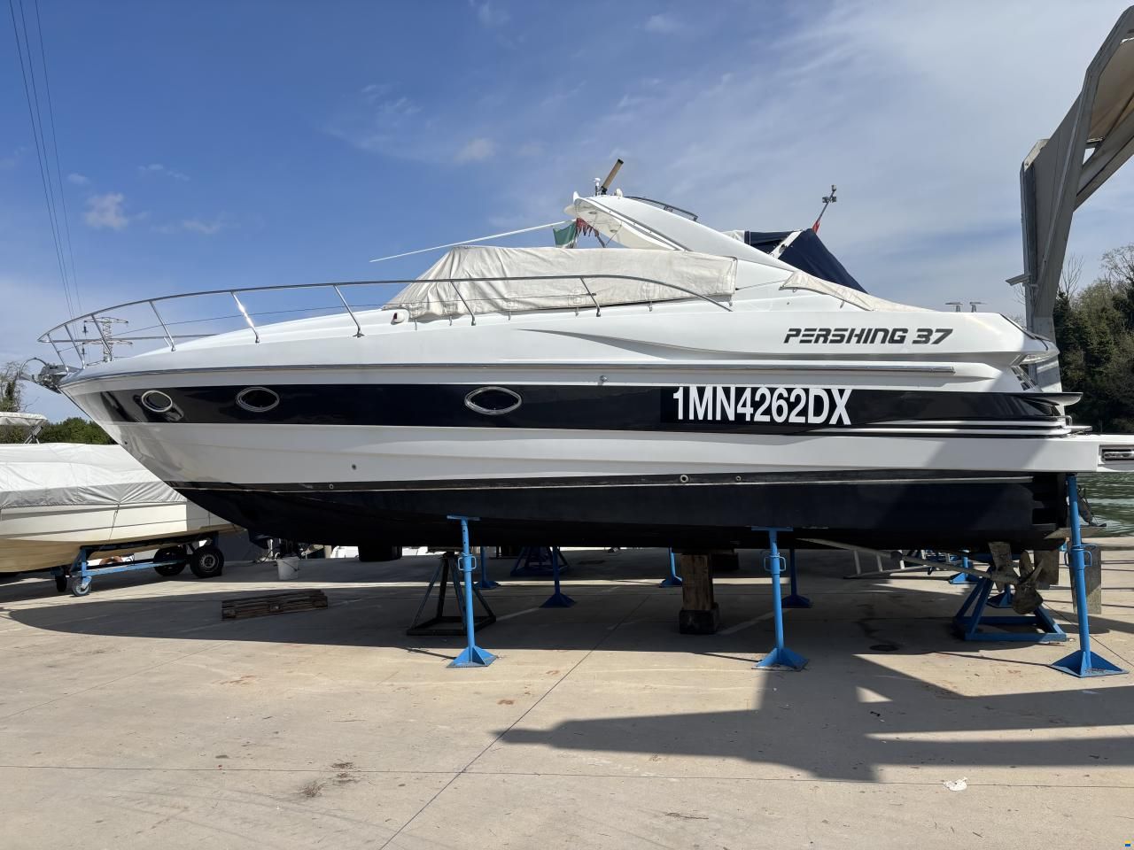 Pershing 37