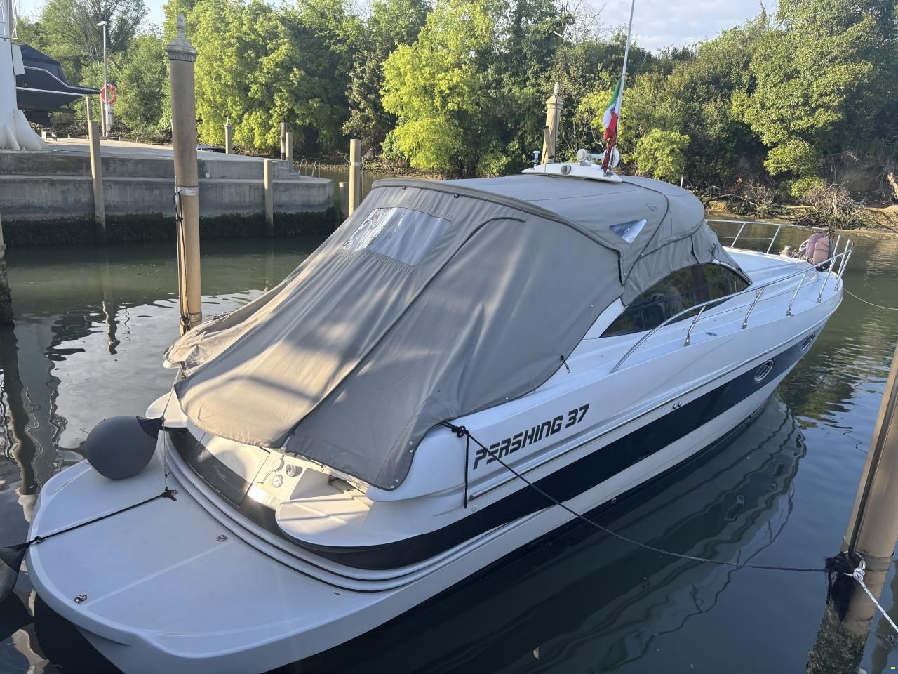 Pershing 37