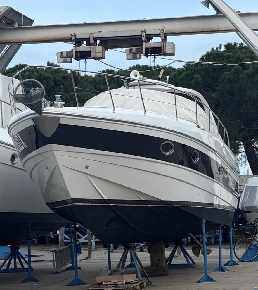 Pershing 37