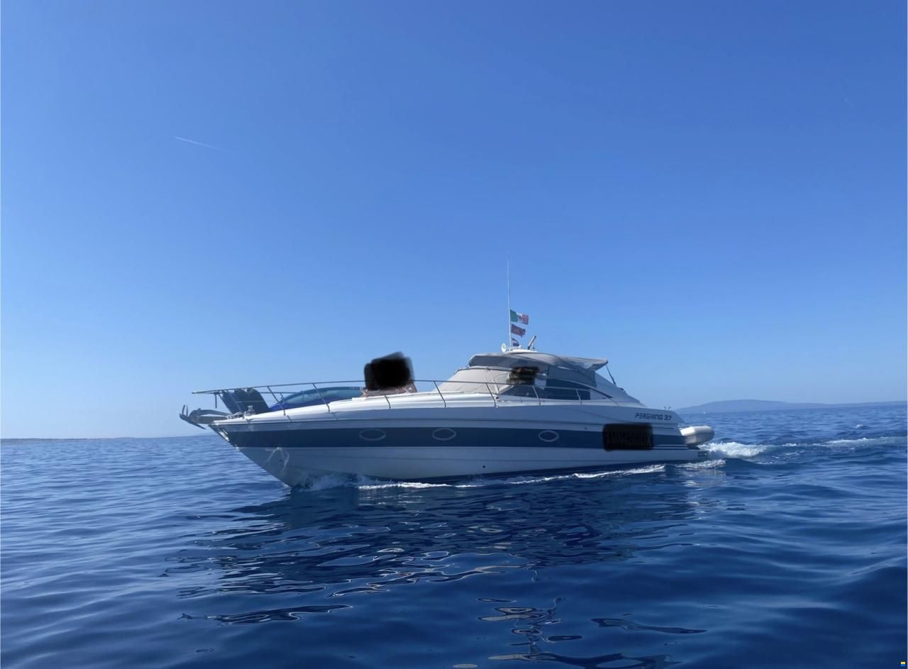 Pershing 37