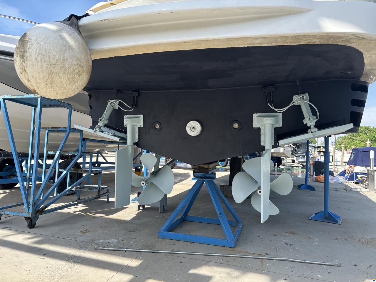 Pershing 37
