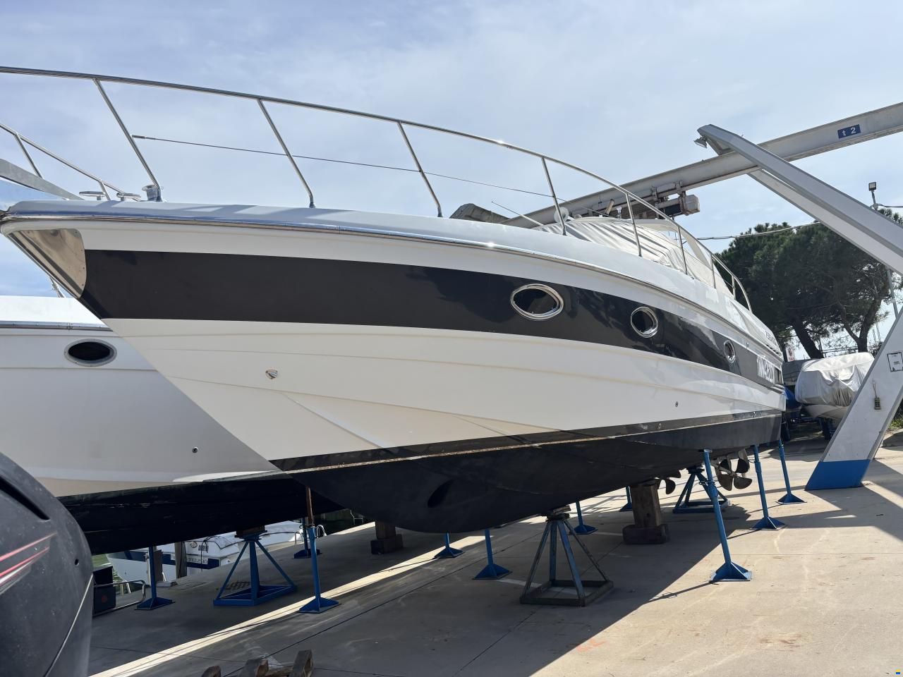 Pershing 37