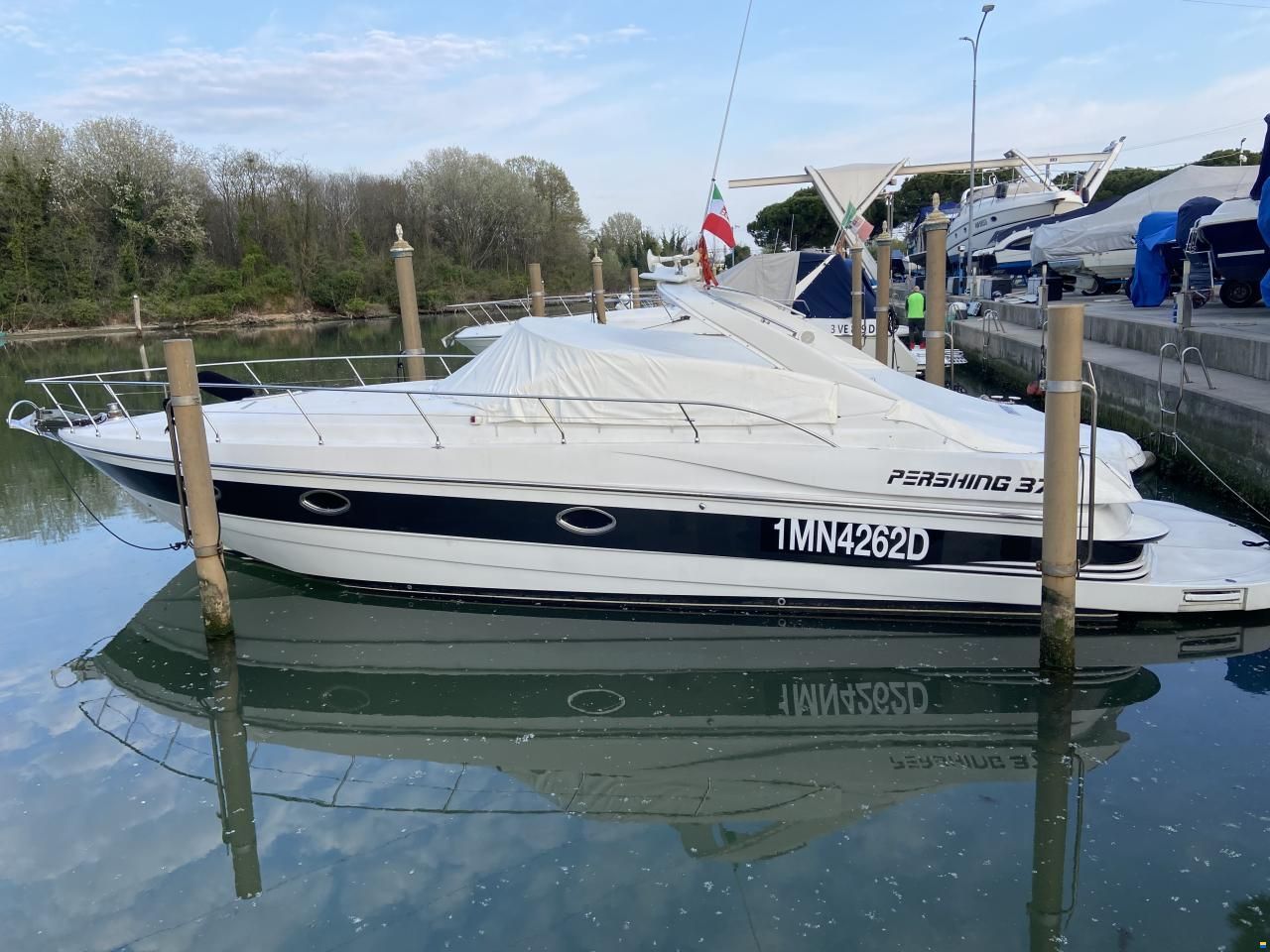 Pershing 37