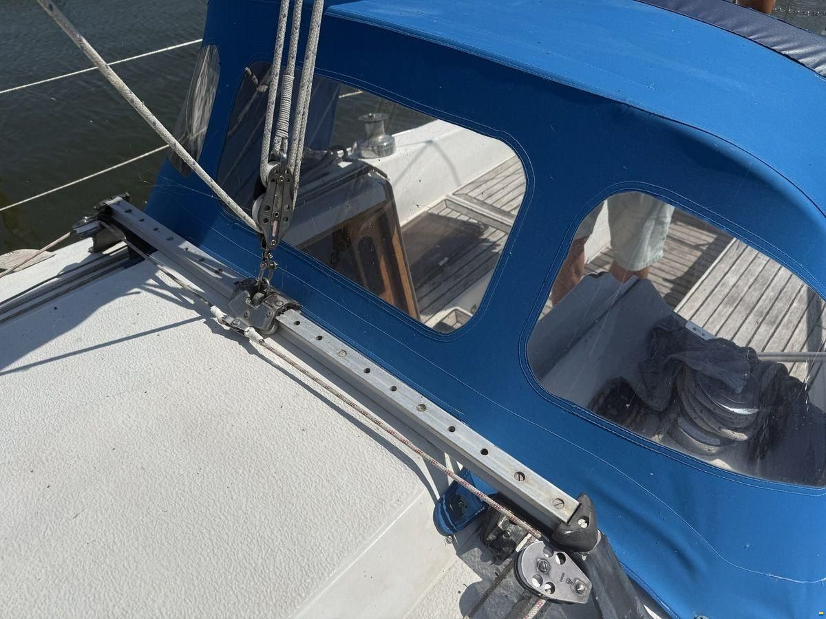 Contessa 28