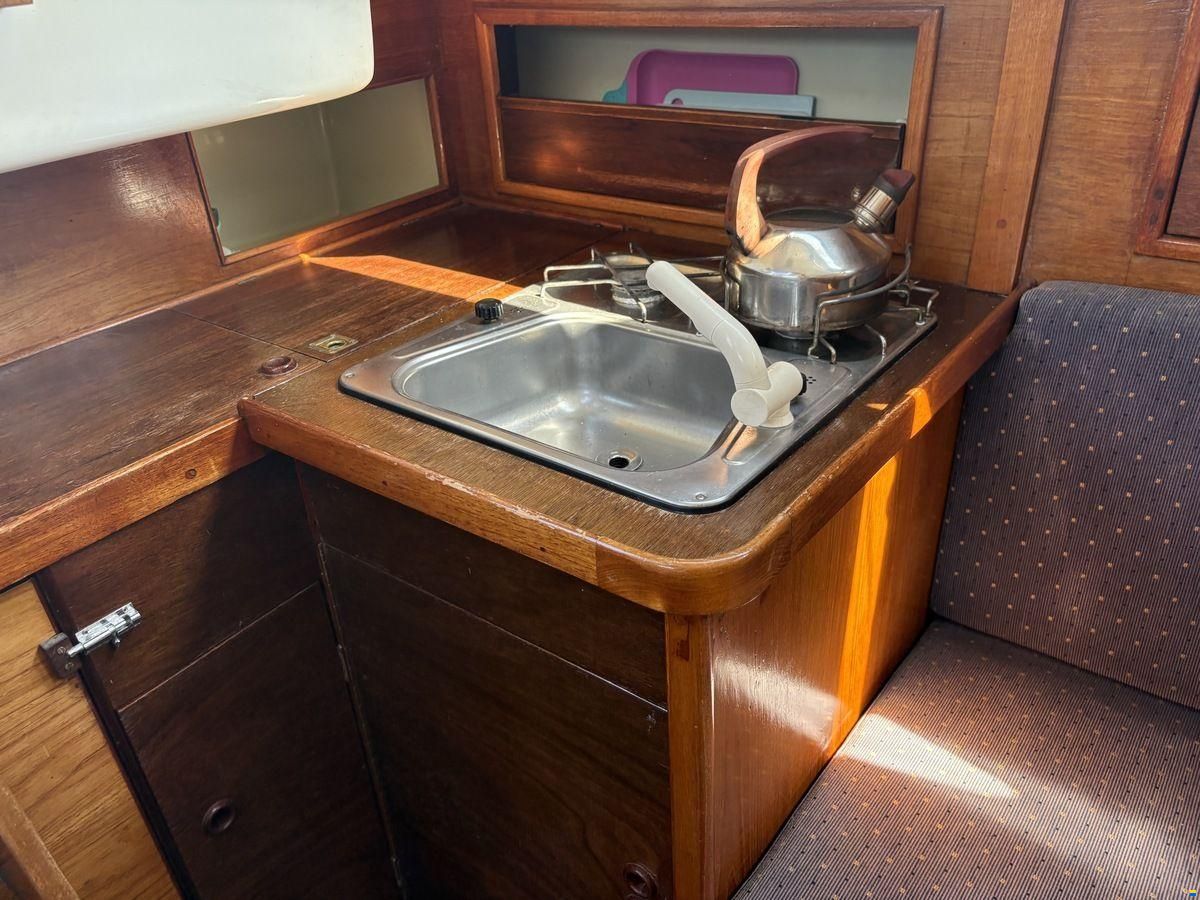 Contessa 28