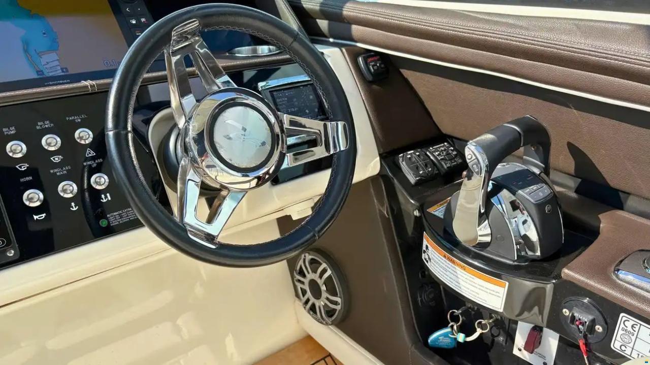 Sea Ray SLX 350