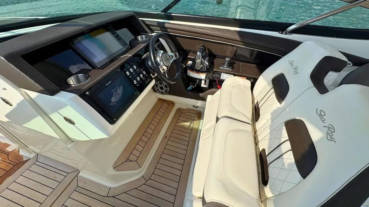 Sea Ray SLX 350