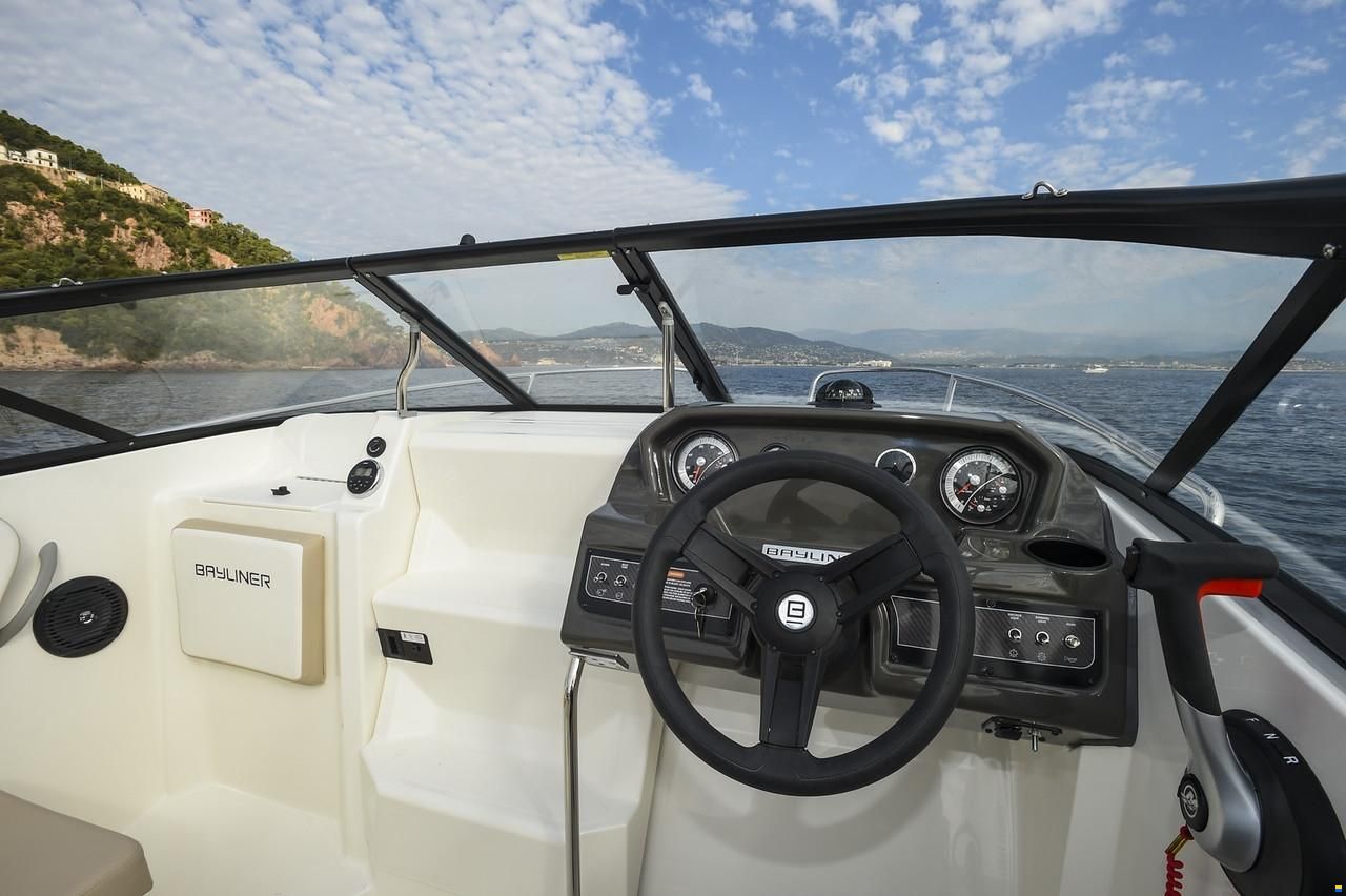 Bayliner VR5 CU