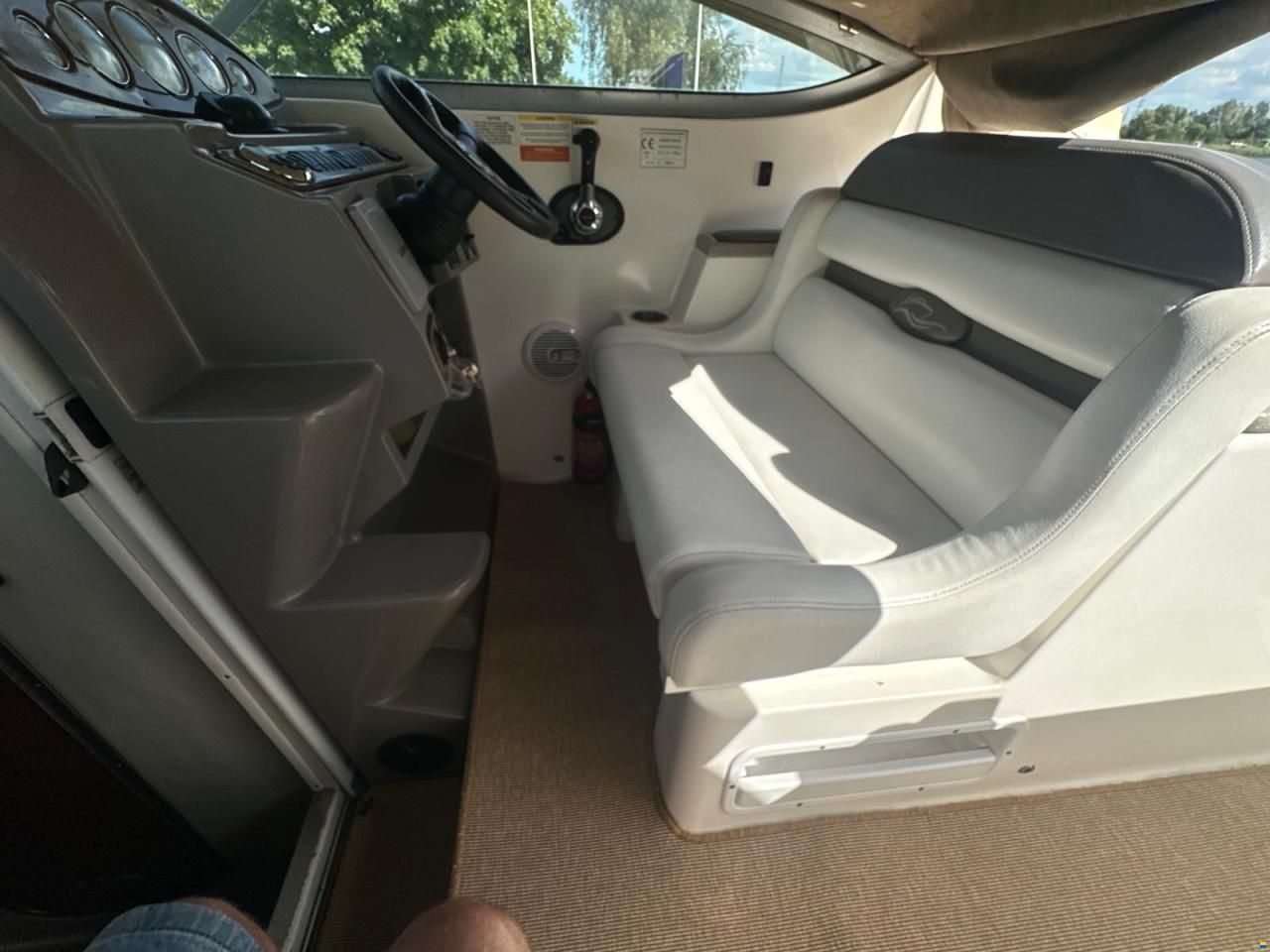 Rinker 280 Express Cruiser