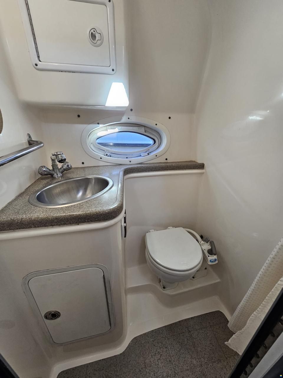 Rinker 280 Express Cruiser