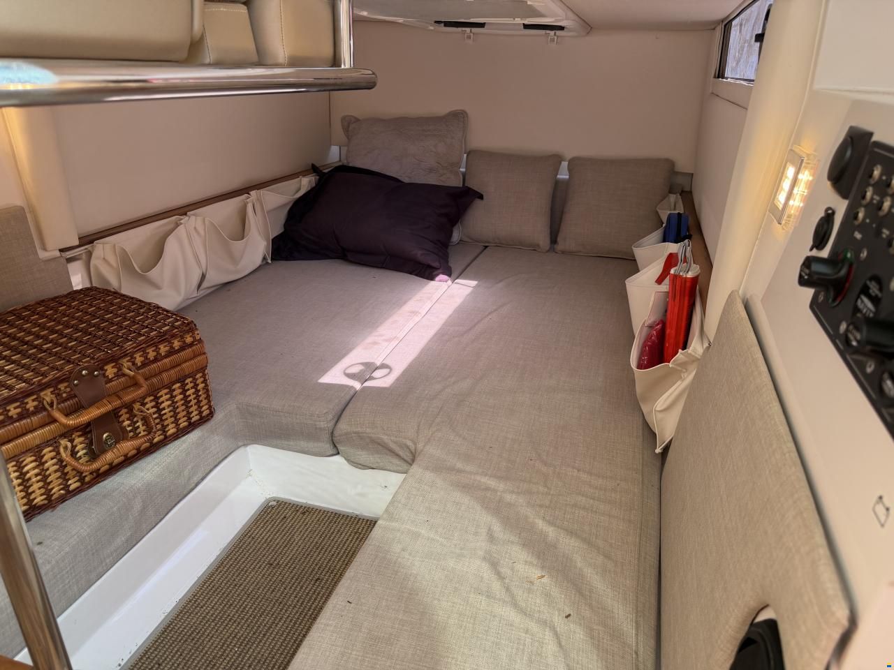 Axopar 28 Cabin / AC