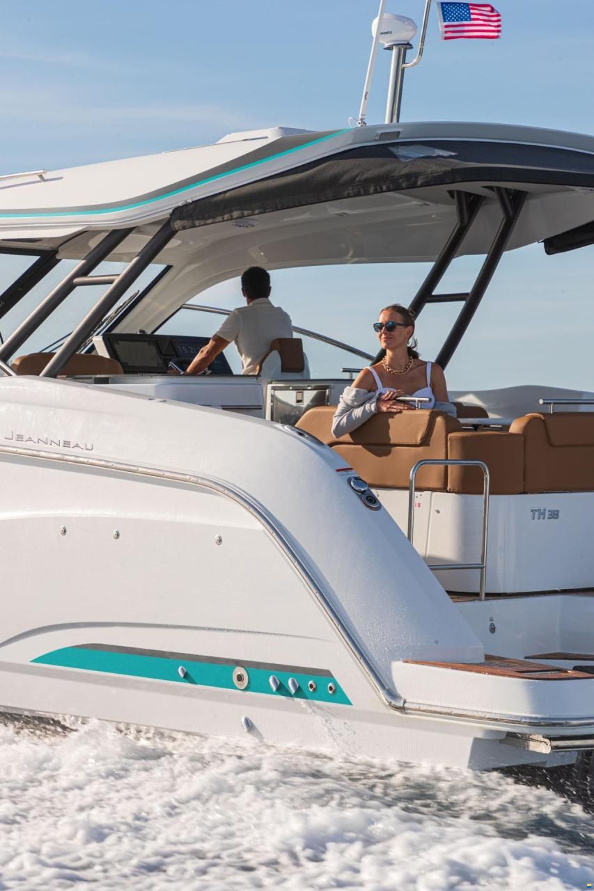 Jeanneau TH38