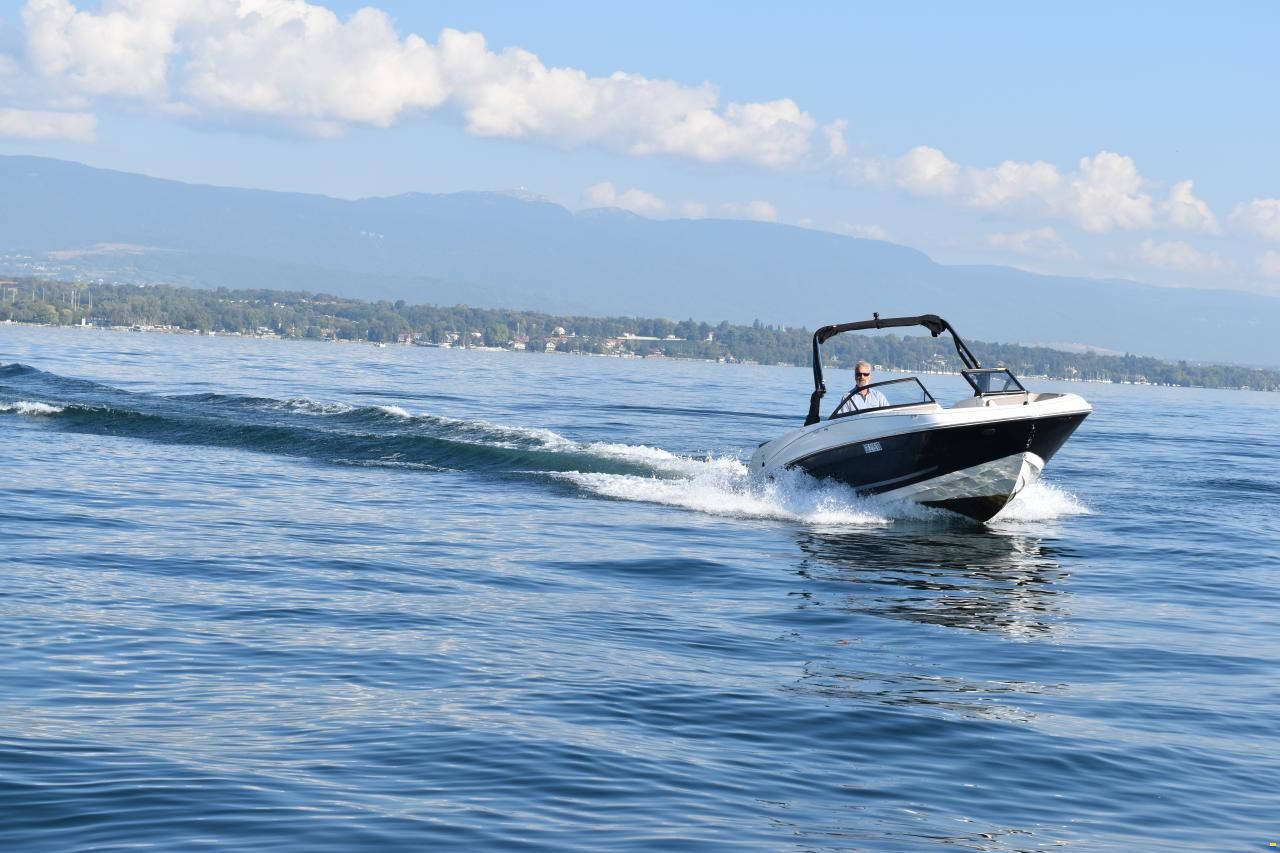 Bayliner Vr6E inb petit yacht BAYLINER