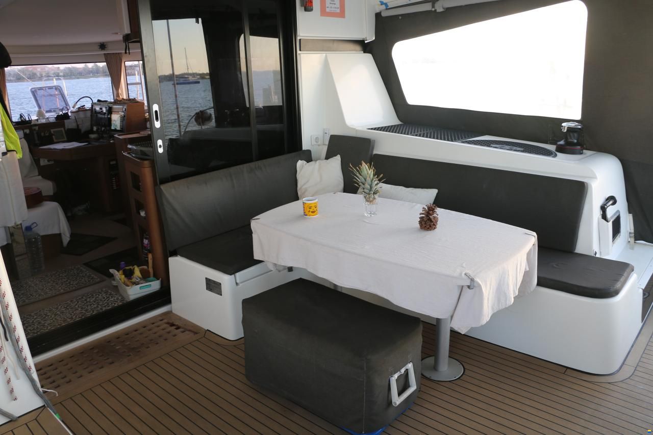 Lagoon 42
