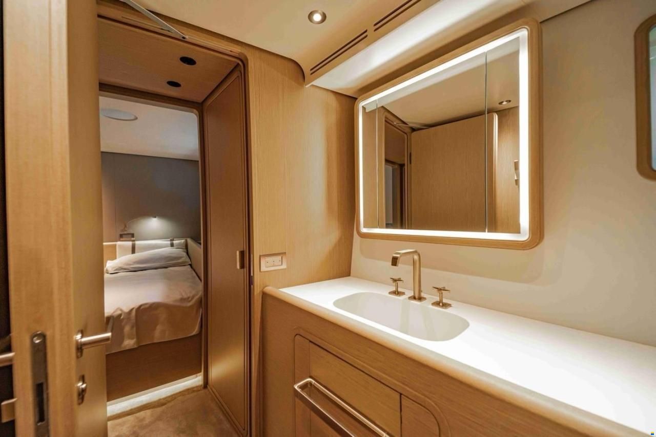 Custom Line Navetta 30