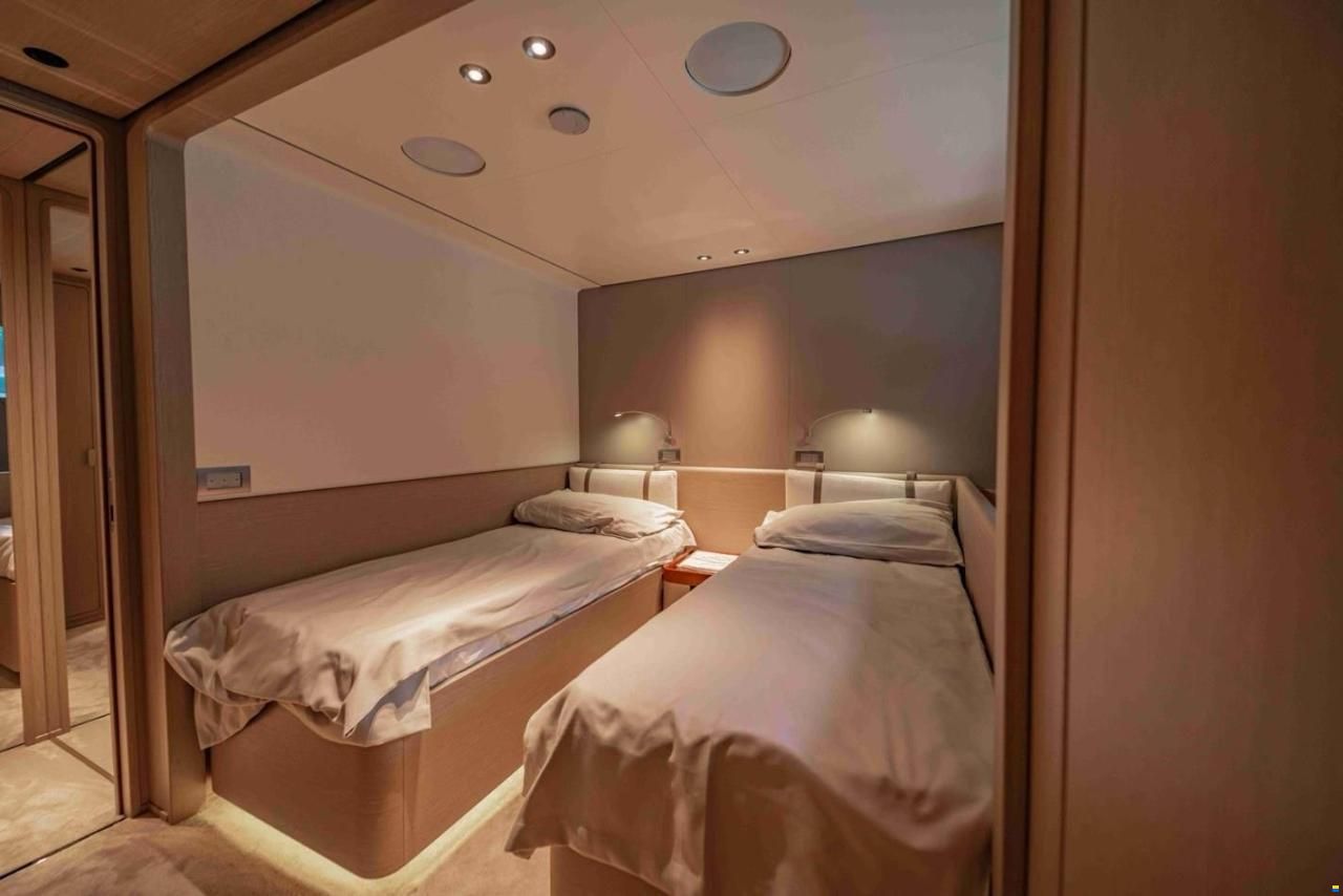 Custom Line Navetta 30