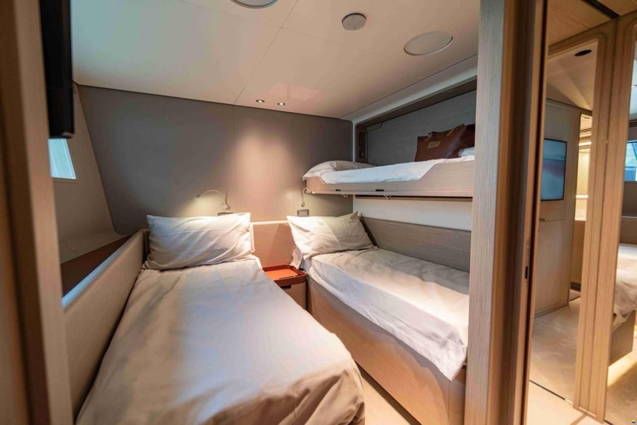 Custom Line Navetta 30