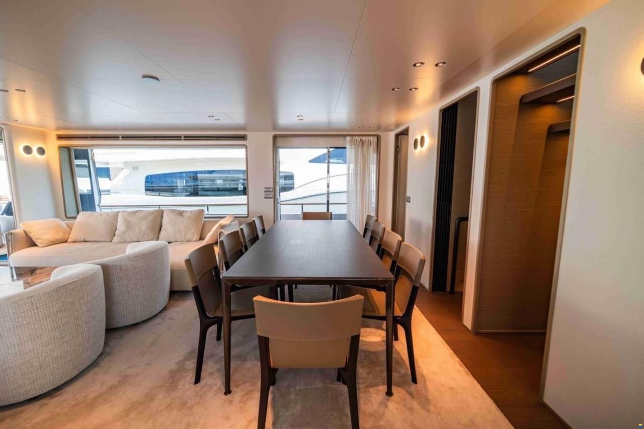 Custom Line Navetta 30