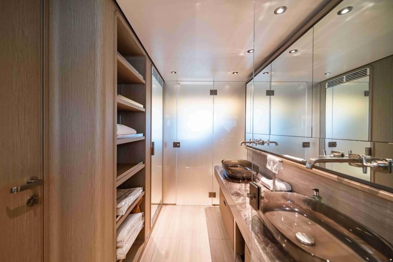 Custom Line Navetta 30