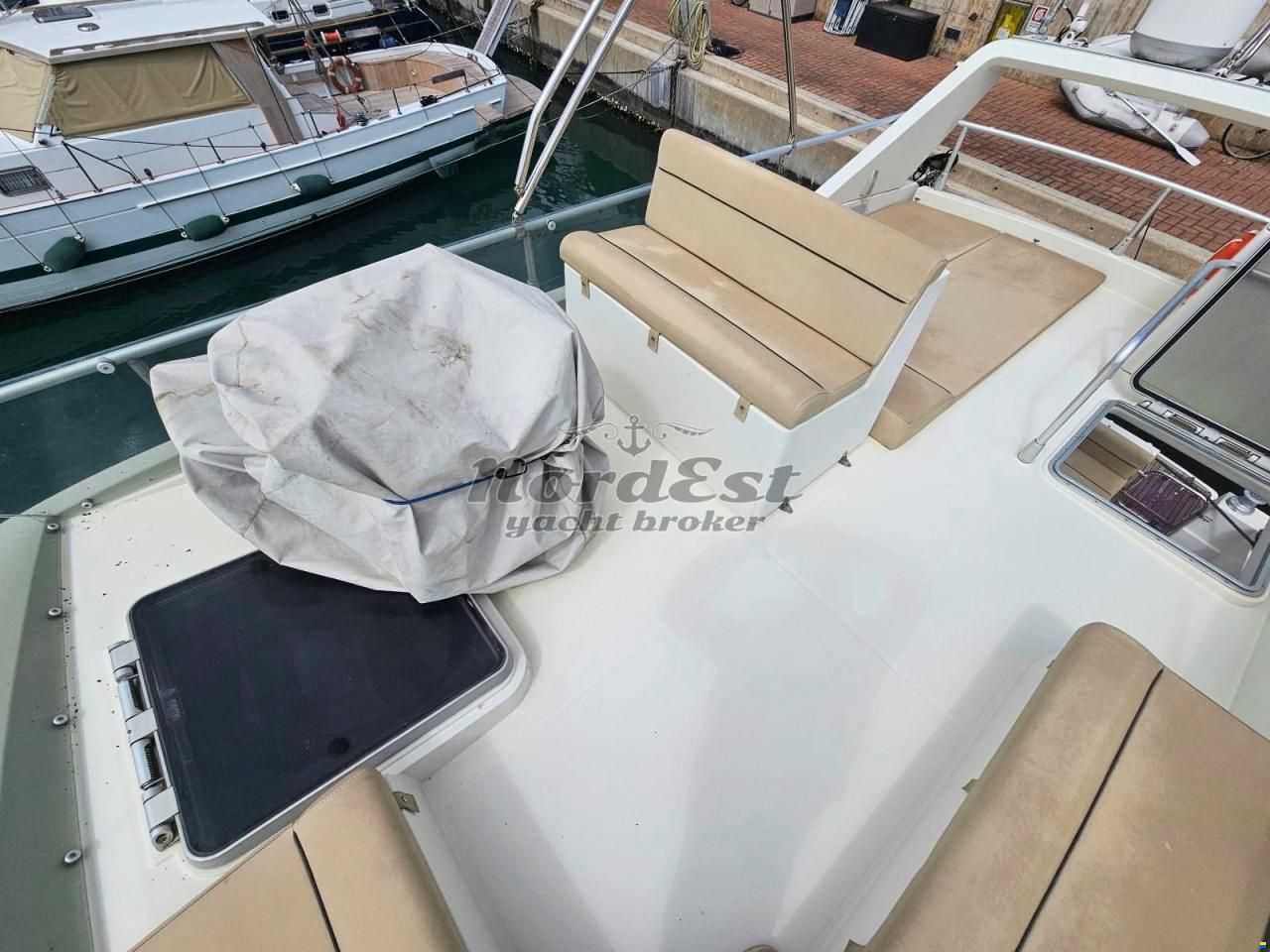 Ferretti 39
