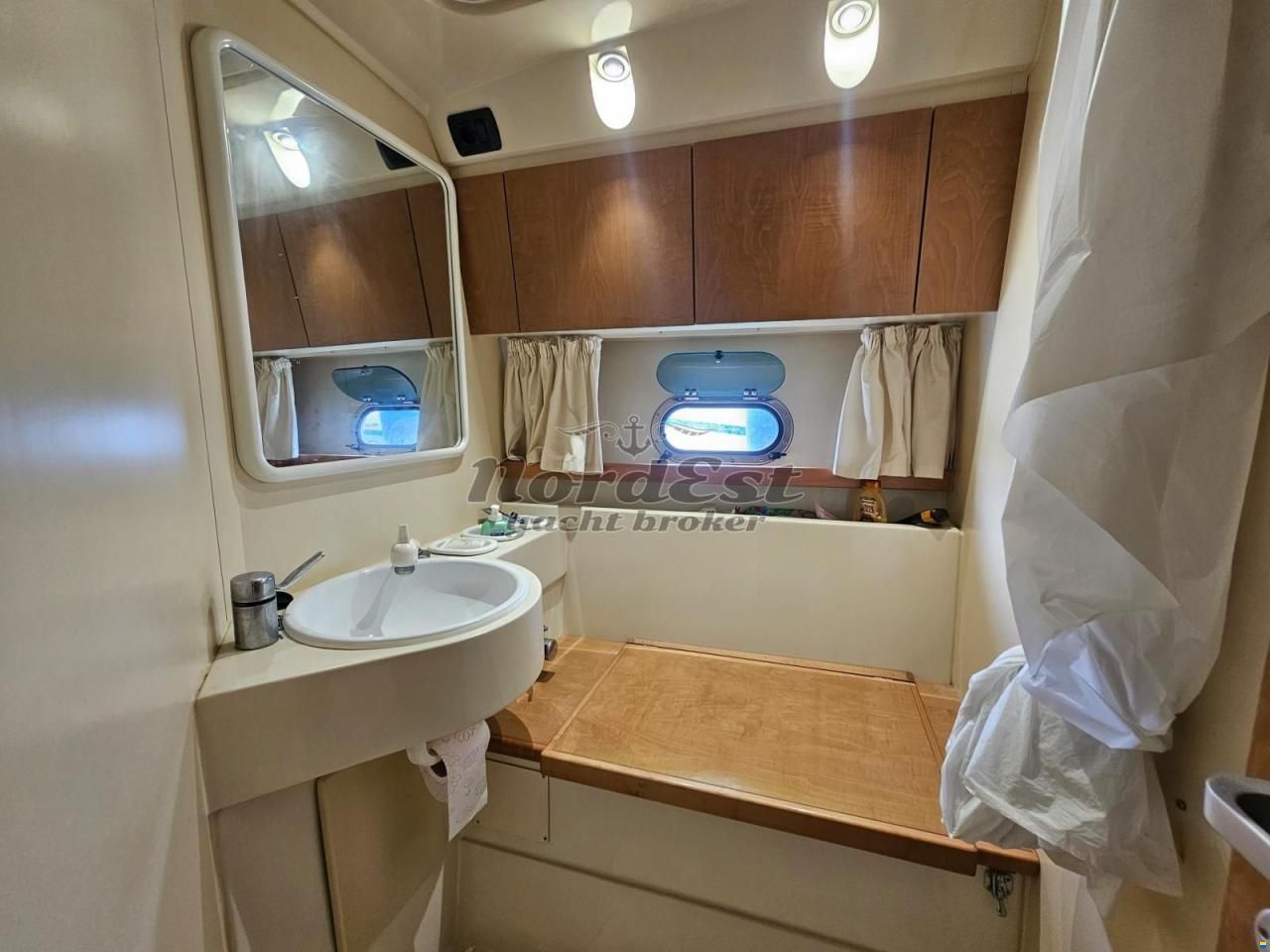 Ferretti 39