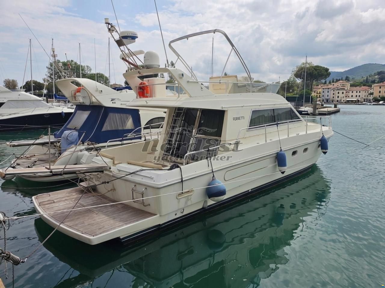 Ferretti 39