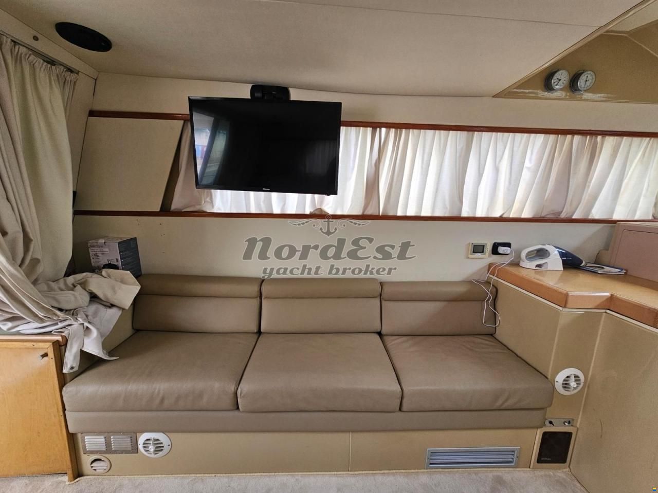Ferretti 39