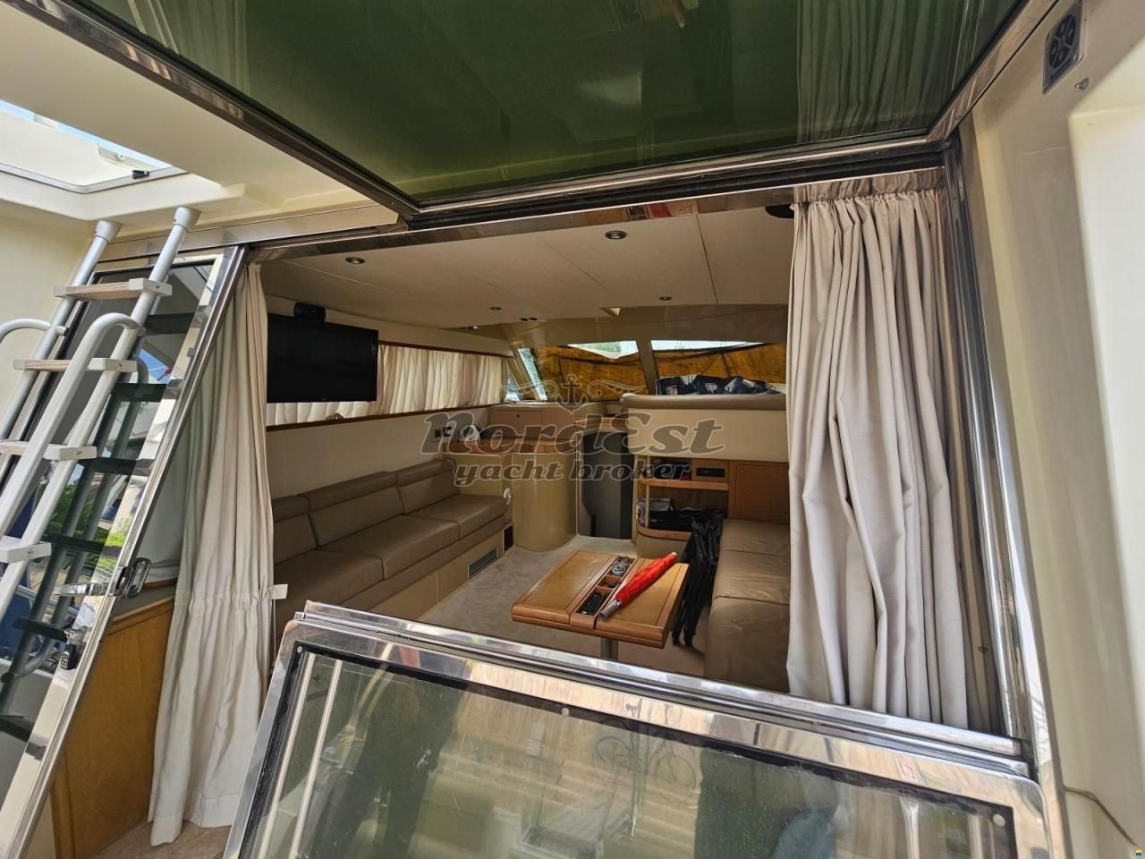Ferretti 39
