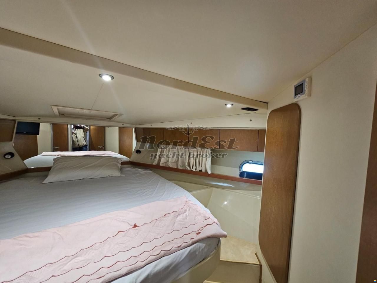 Ferretti 39