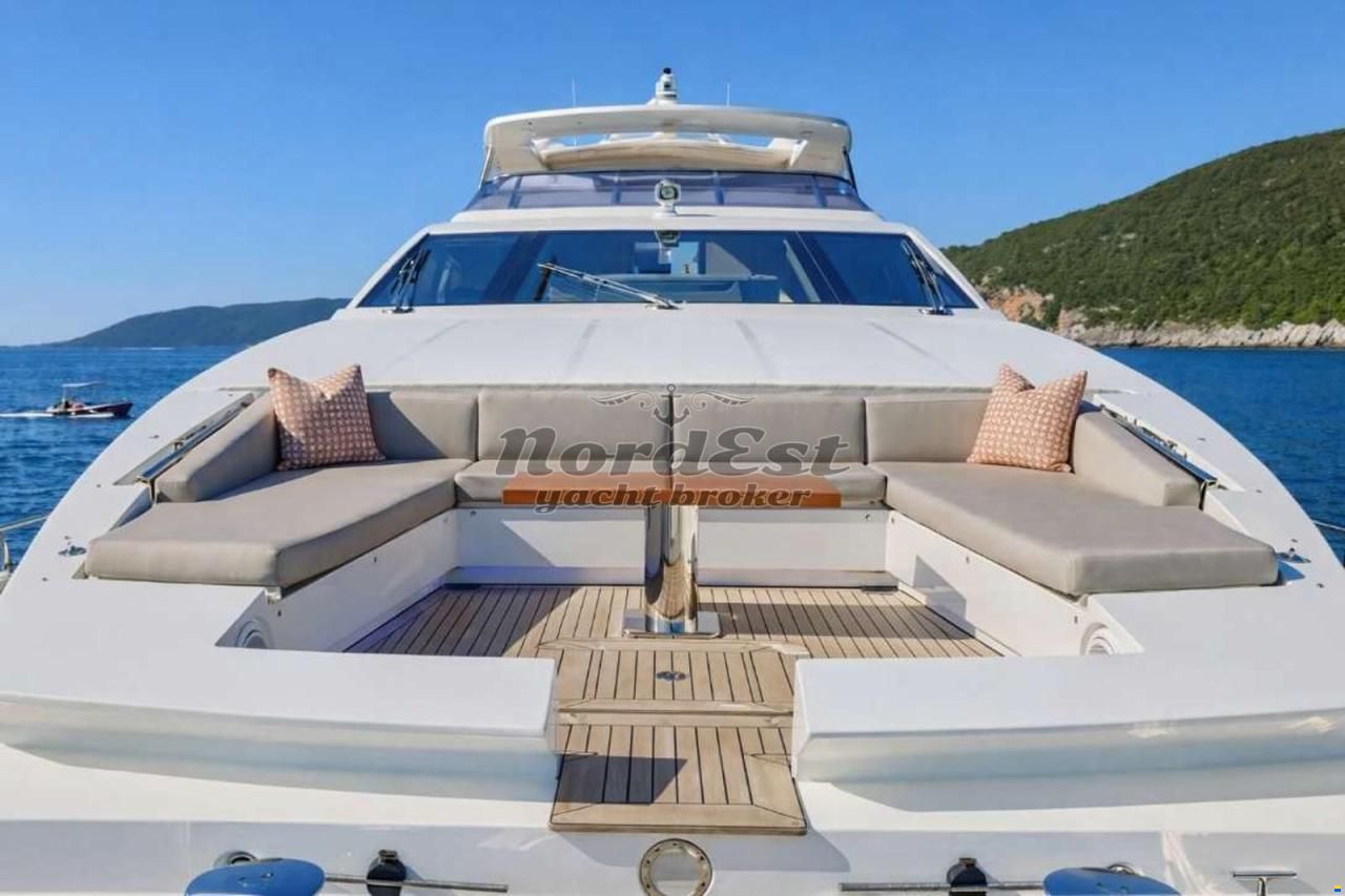 Azimut Grande 30 (3 cabins)