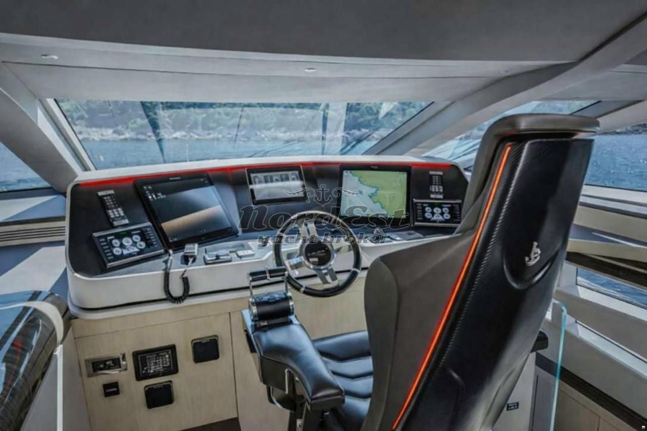 Azimut Grande 30 (3 cabins)