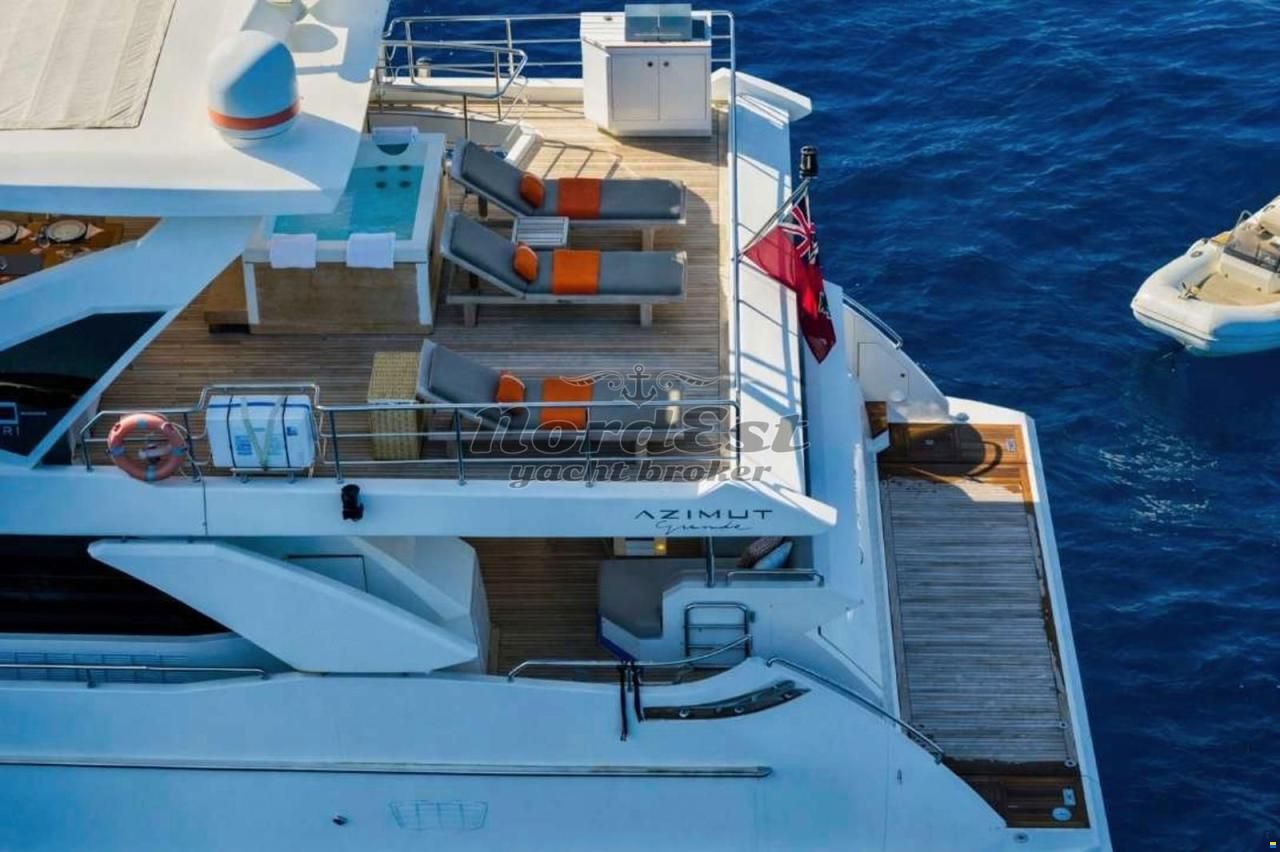 Azimut Grande 30 (3 cabins)