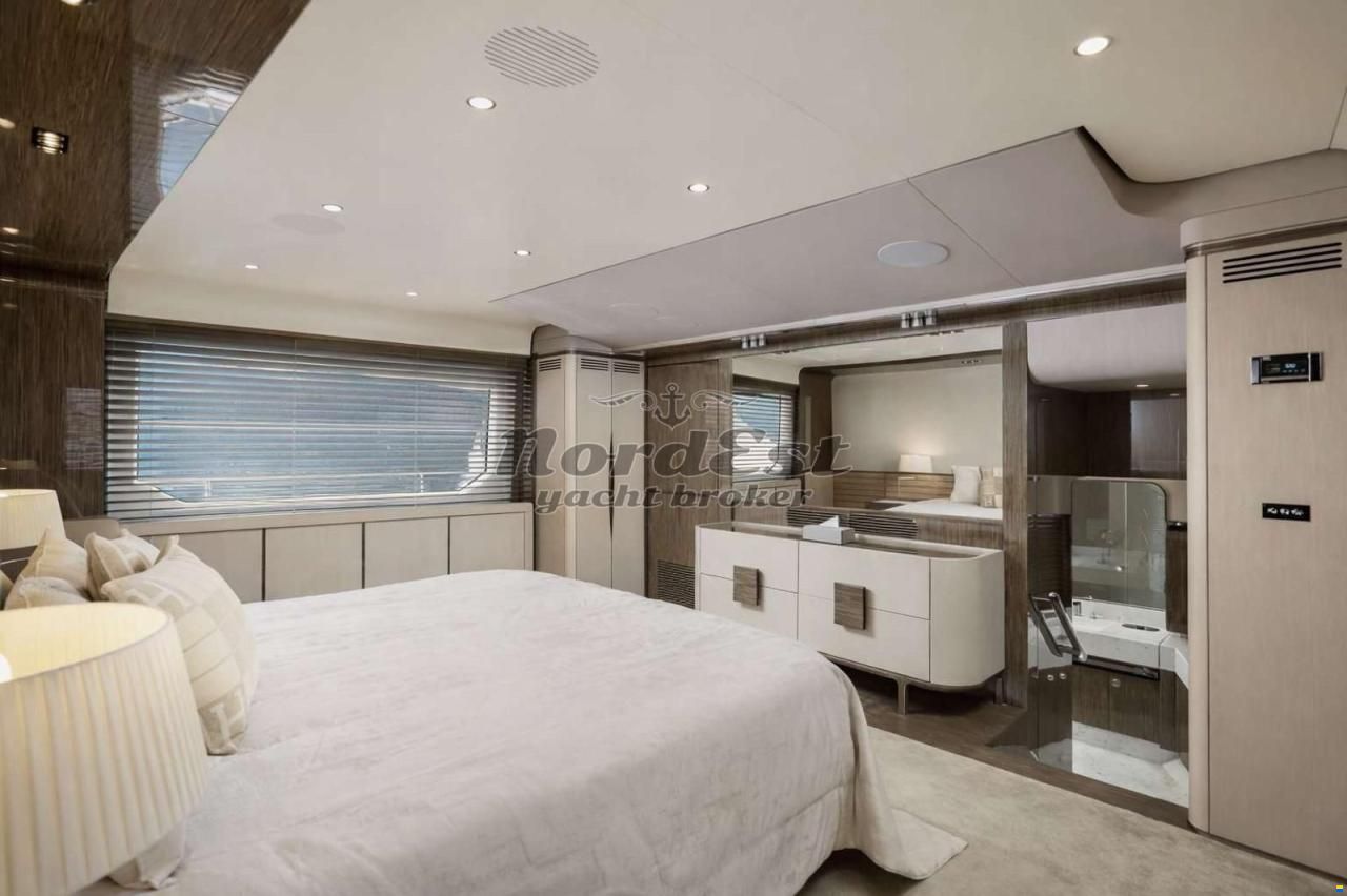 Azimut Grande 30 (3 cabins)