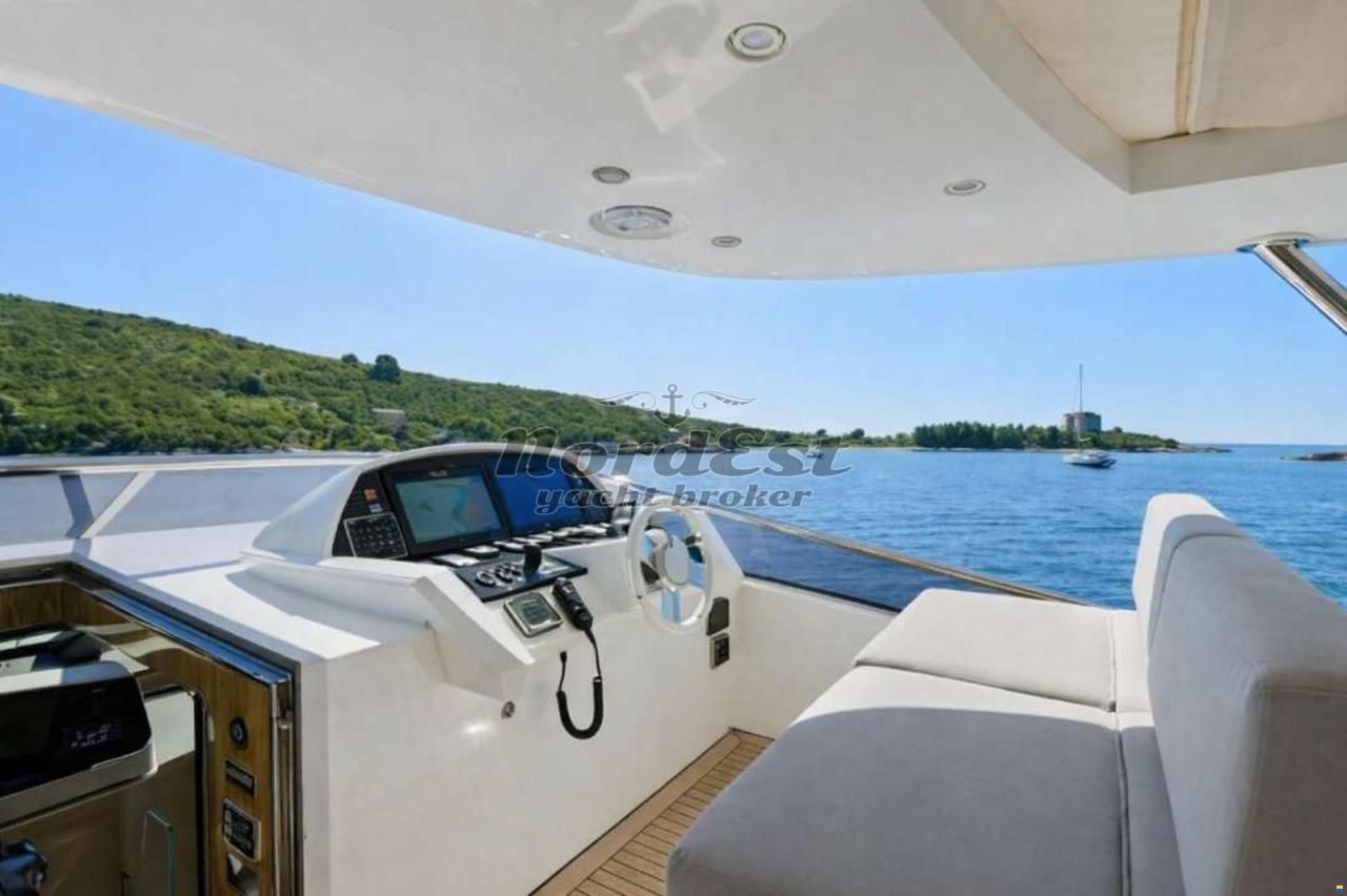 Azimut Grande 30 (3 cabins)