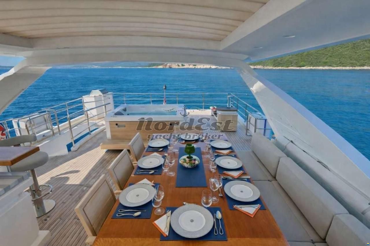 Azimut Grande 30 (3 cabins)