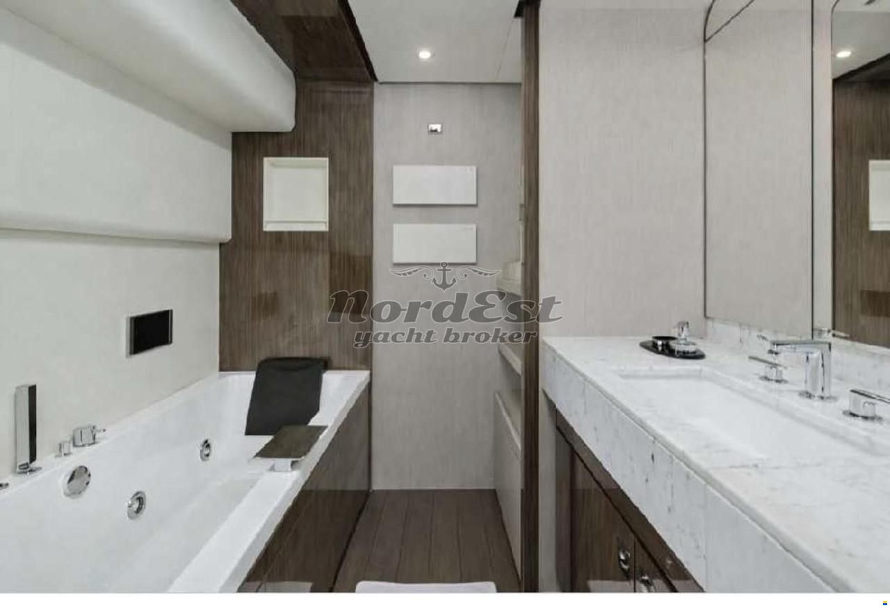 Azimut Grande 30 (3 cabins)