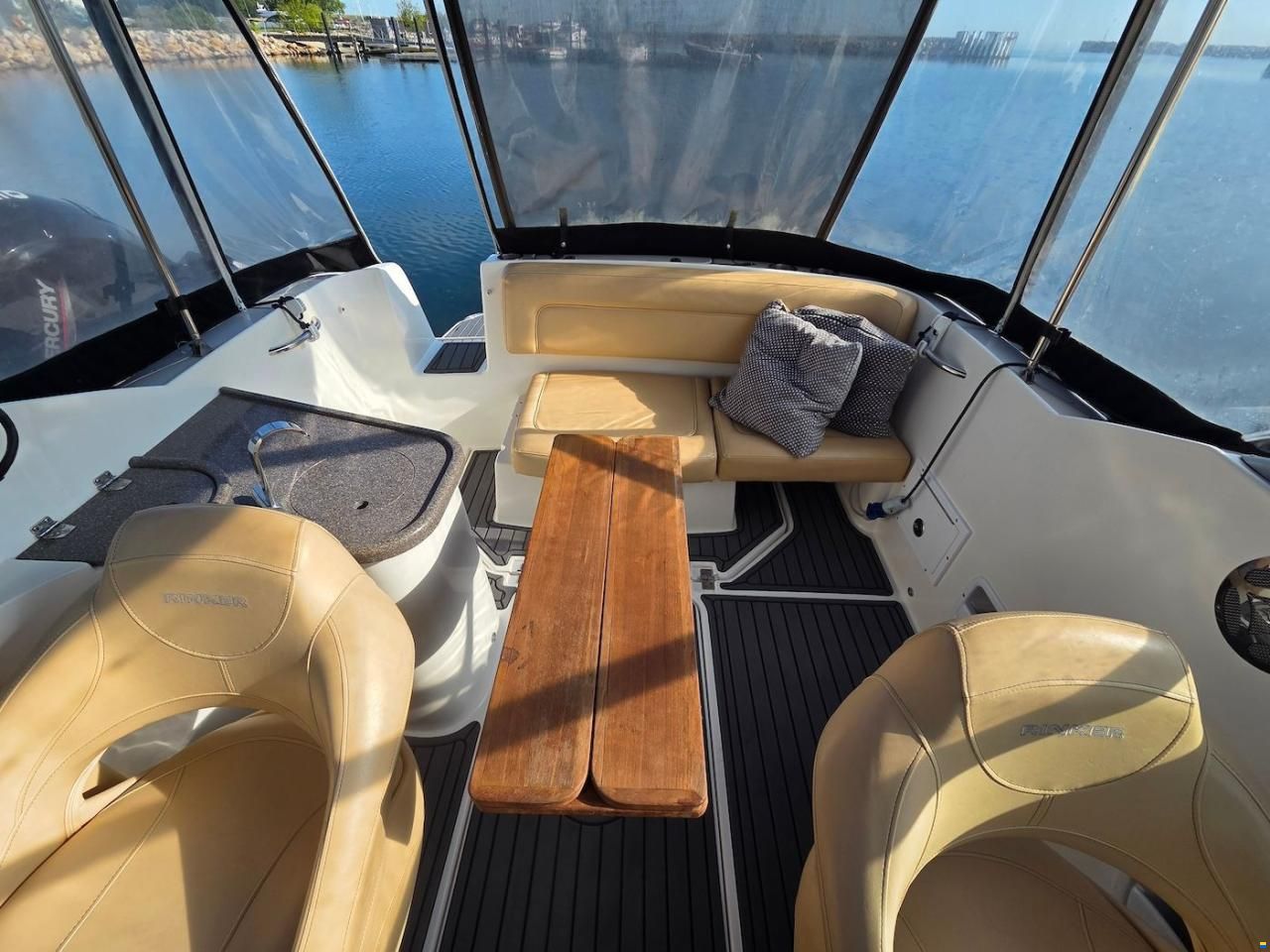 Rinker 230 Atlantic