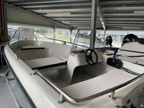 Yamarin 4300 med Mercury F30 EFI ELPT samt trail