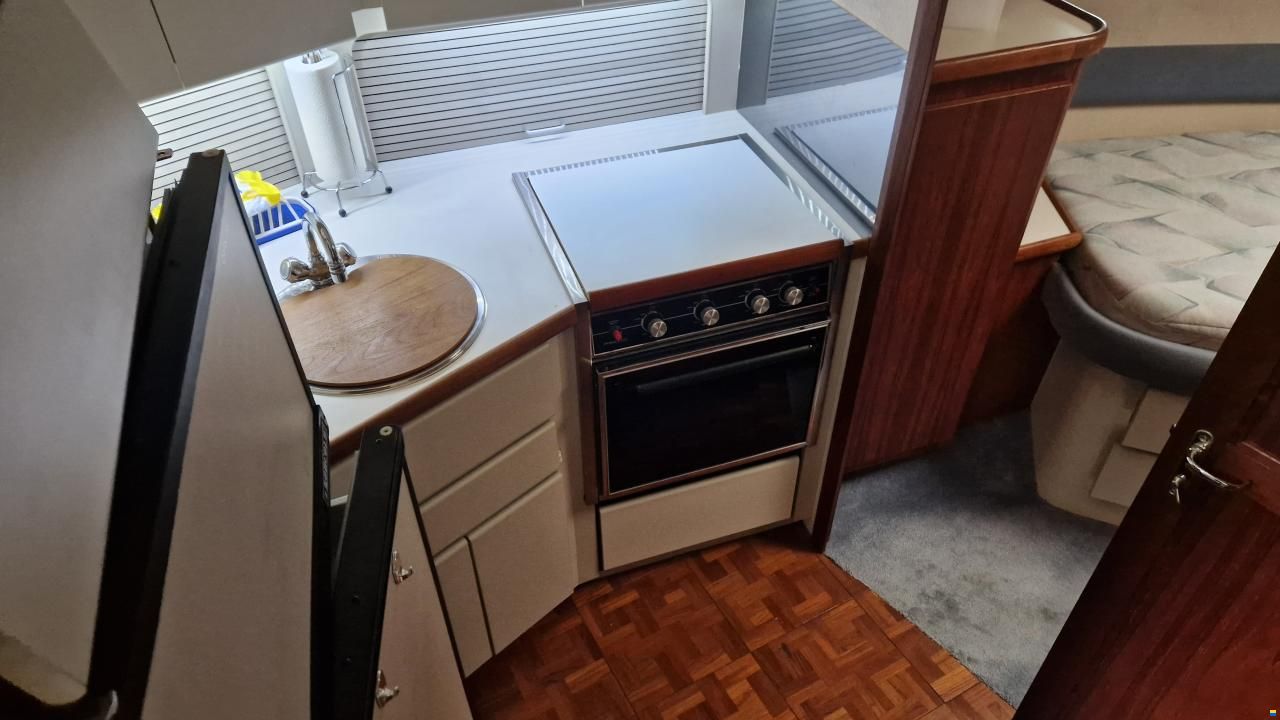 Carver 33 Aft Cabin