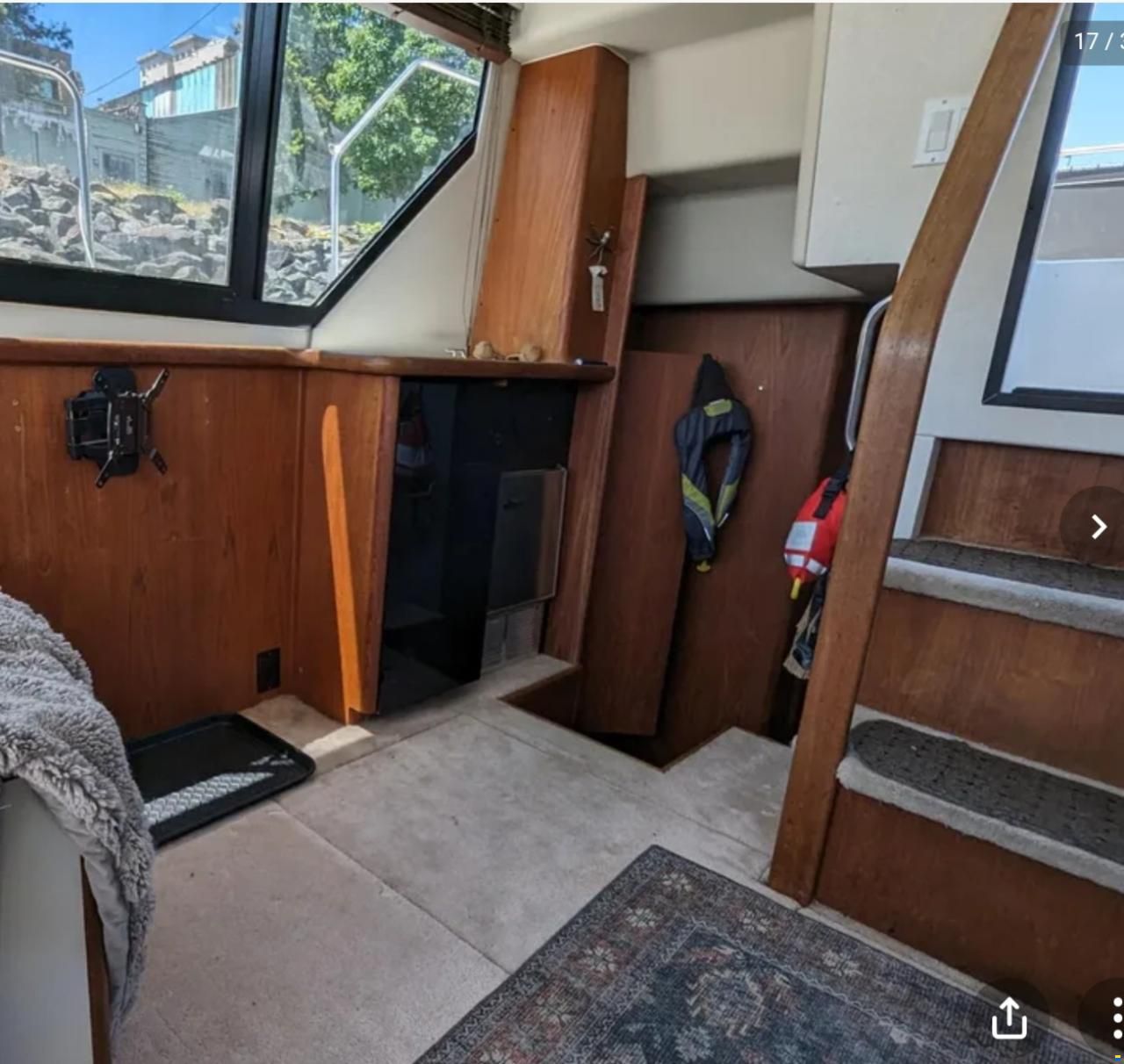 Carver 33 Aft Cabin