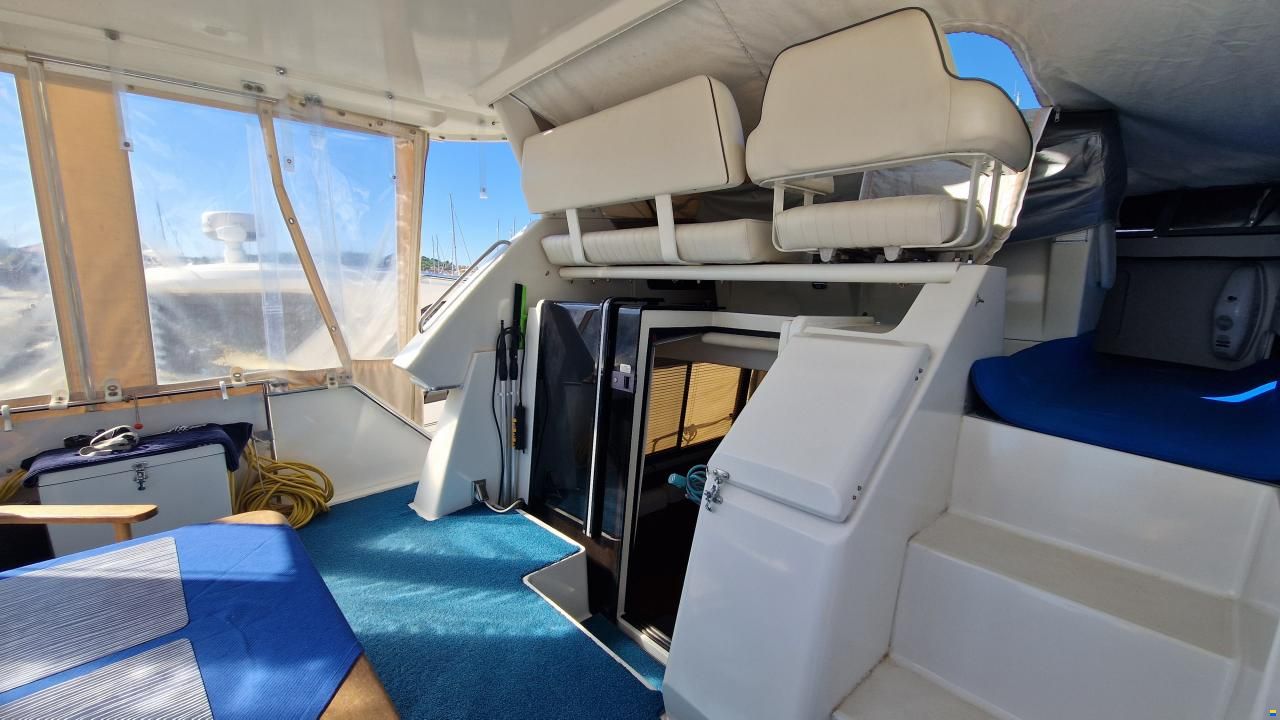 Carver 33 Aft Cabin