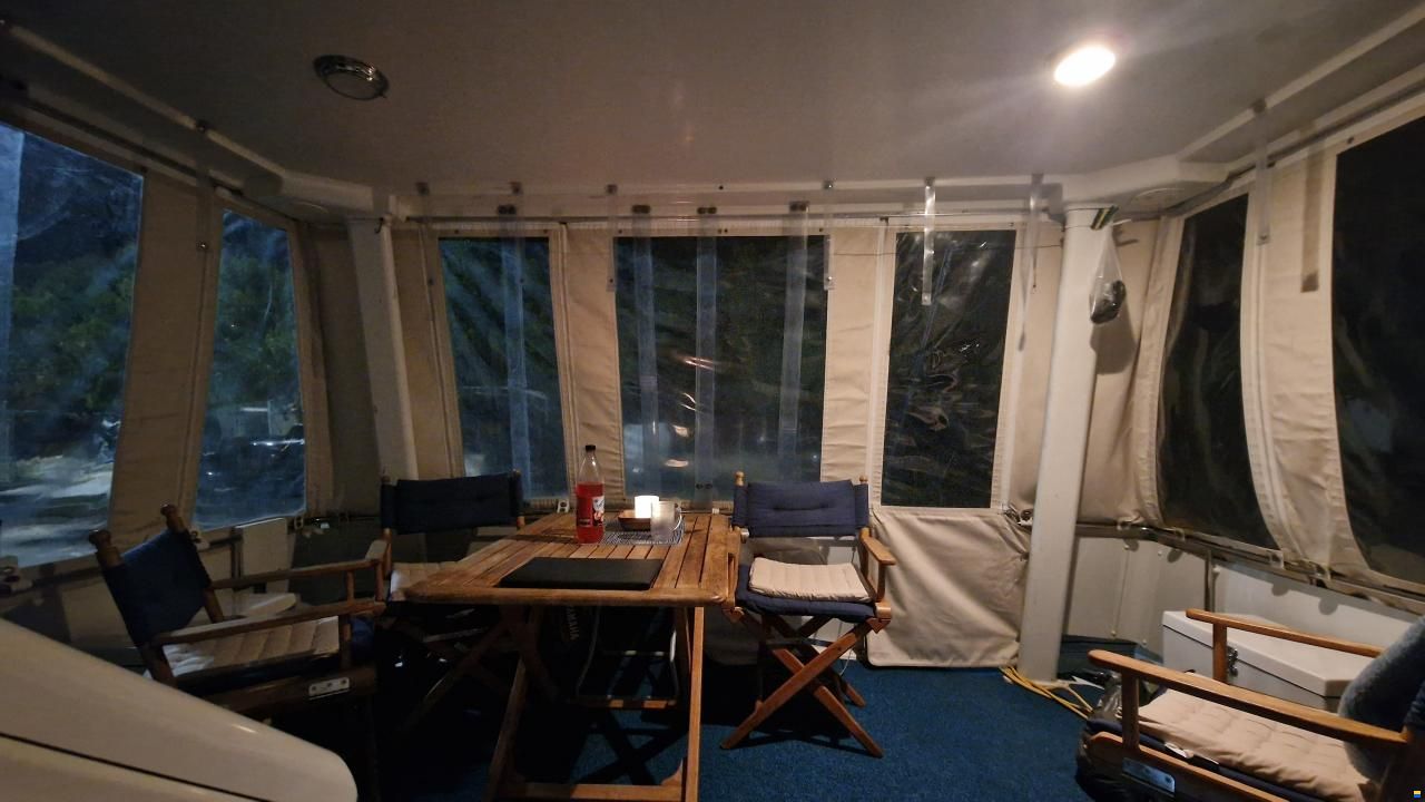 Carver 33 Aft Cabin