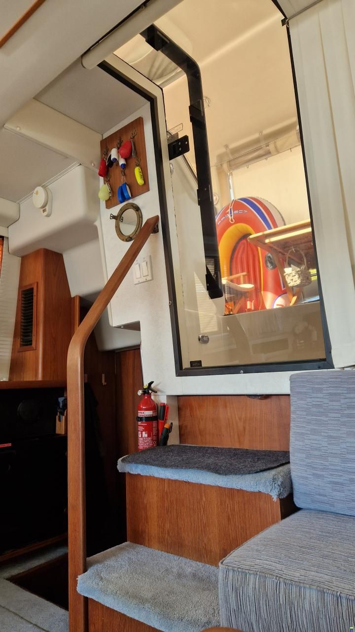 Carver 33 Aft Cabin