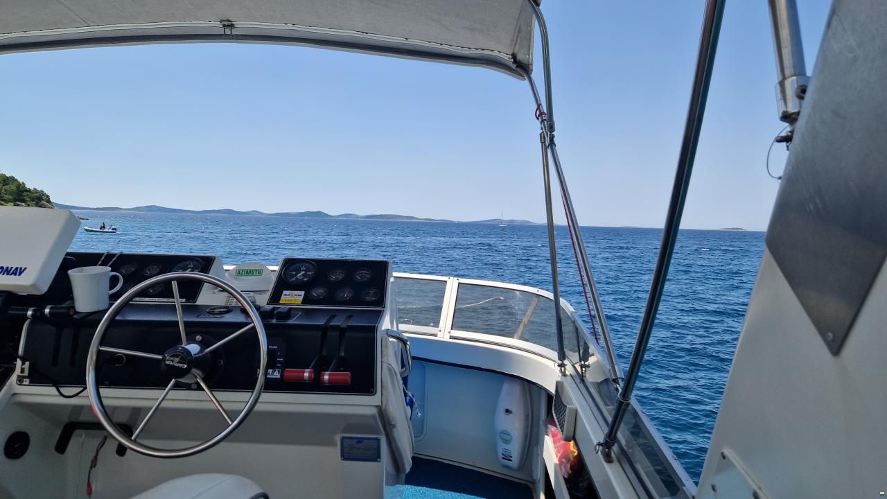 Carver 33 Aft Cabin