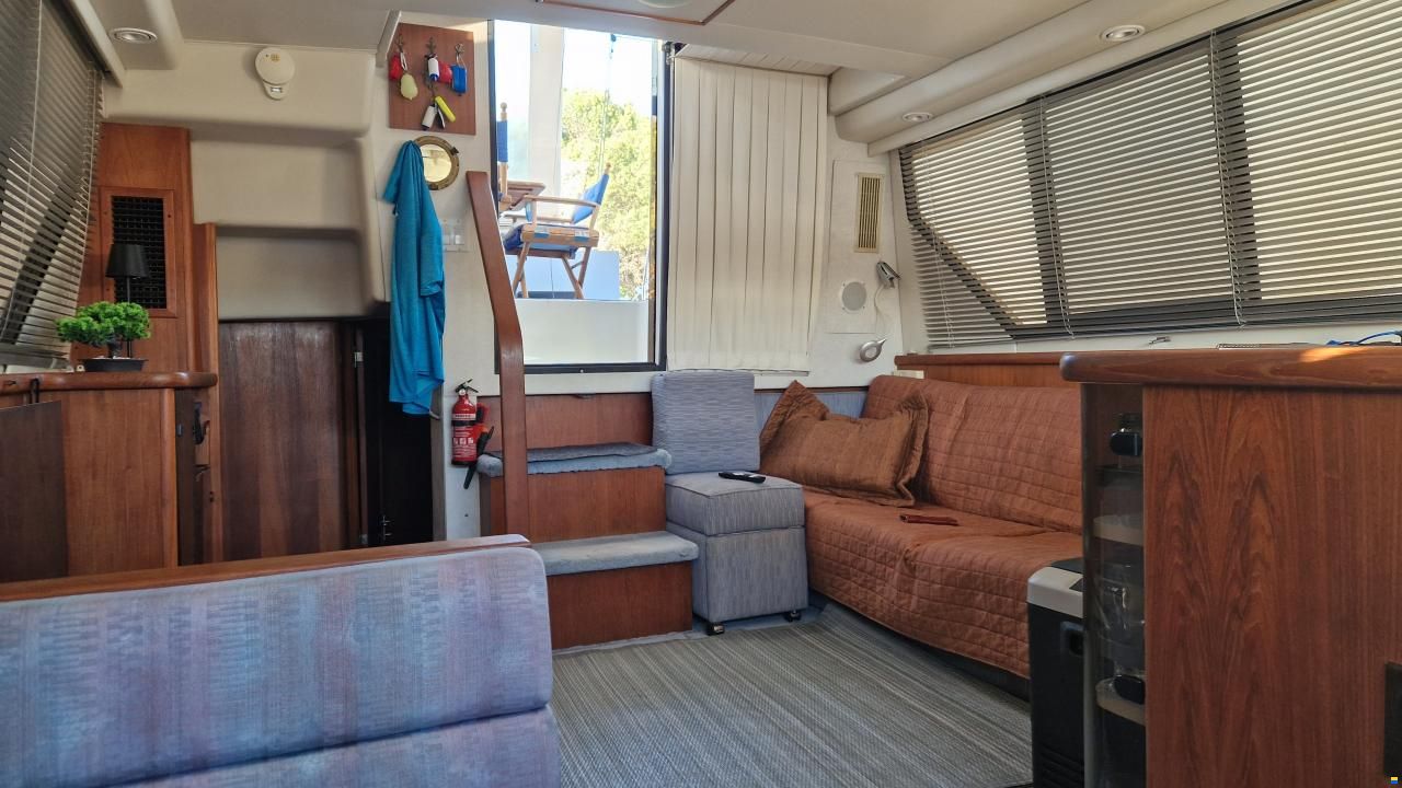 Carver 33 Aft Cabin