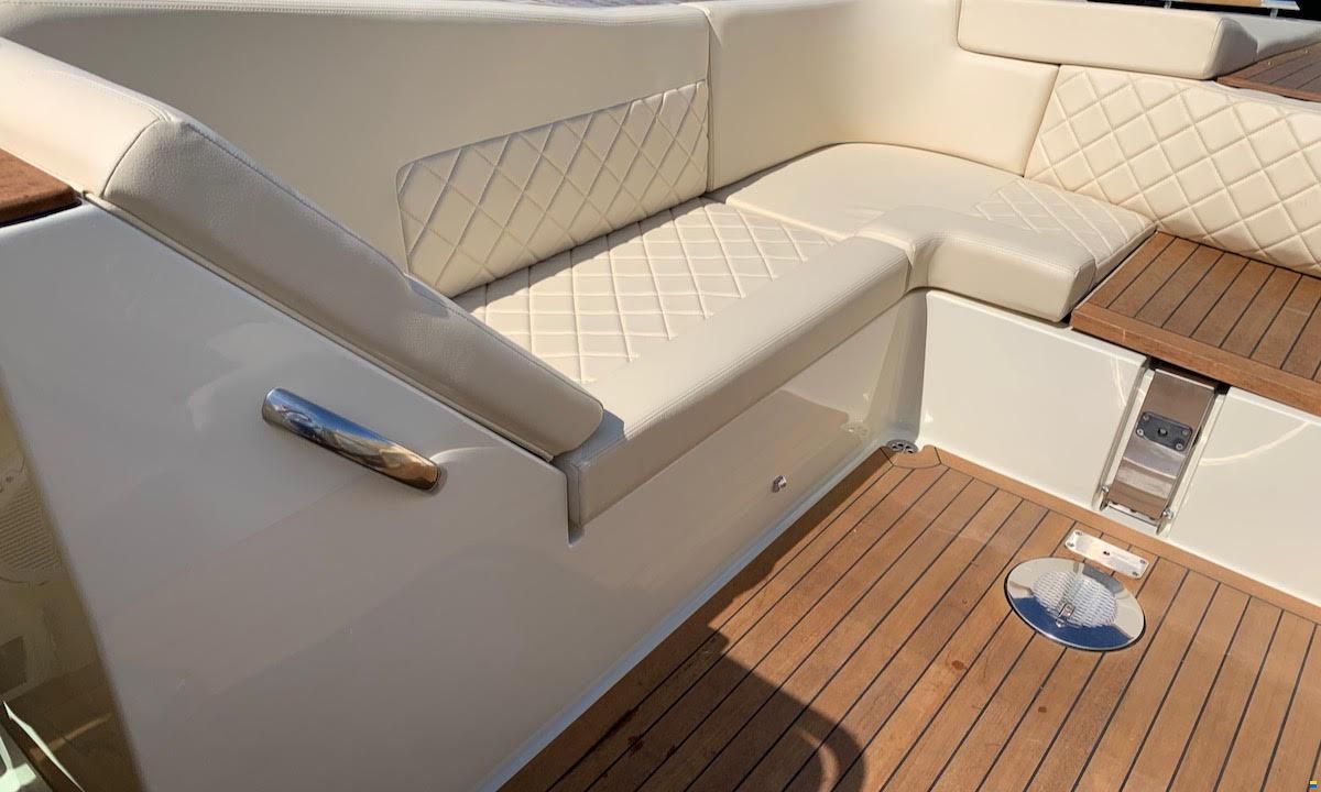 Chris Craft Corsair 32